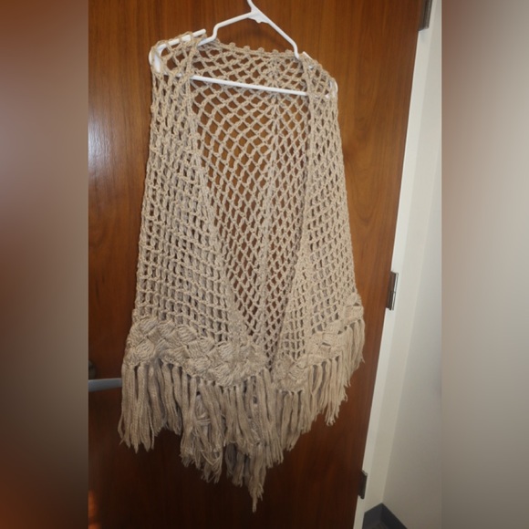 Beige Knit Fringe Shawl - Picture 3 of 4